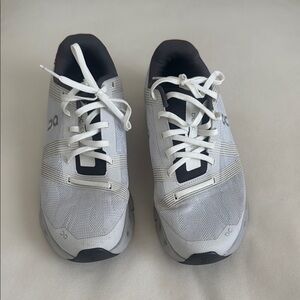 On Women’s Cloudgo Sneakers White/Glacier 8.5